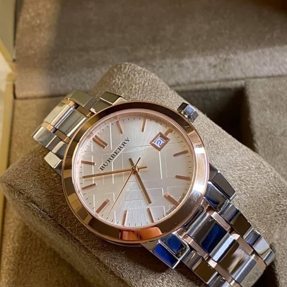 SOLD / Burberry Women Two-Tone Stainless Steel Watch
Swiss Made
Sapphire Crystal - Picture 10 of 12